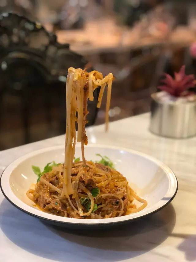 手撕鴨腿肉醬扁平麵
