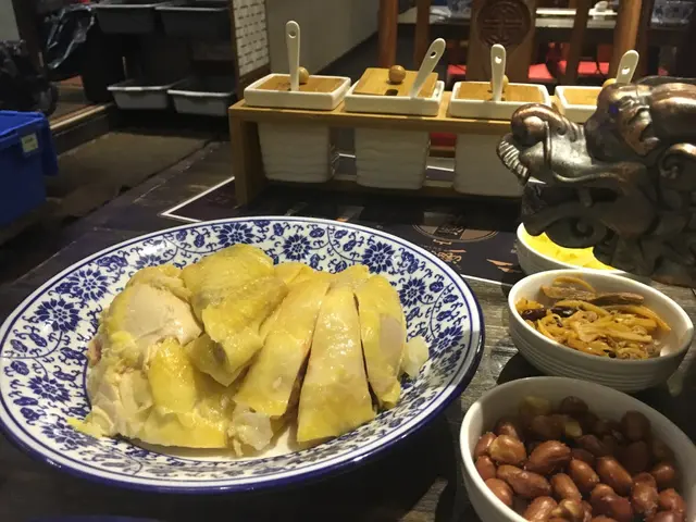 康𤋮花膠雞湯鍋(半隻)