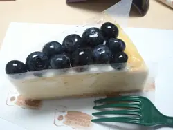 小寶寶食蛋糕