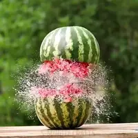 爆烈西瓜在餐桌