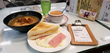 五香肉丁麵+火腿煎蛋多士