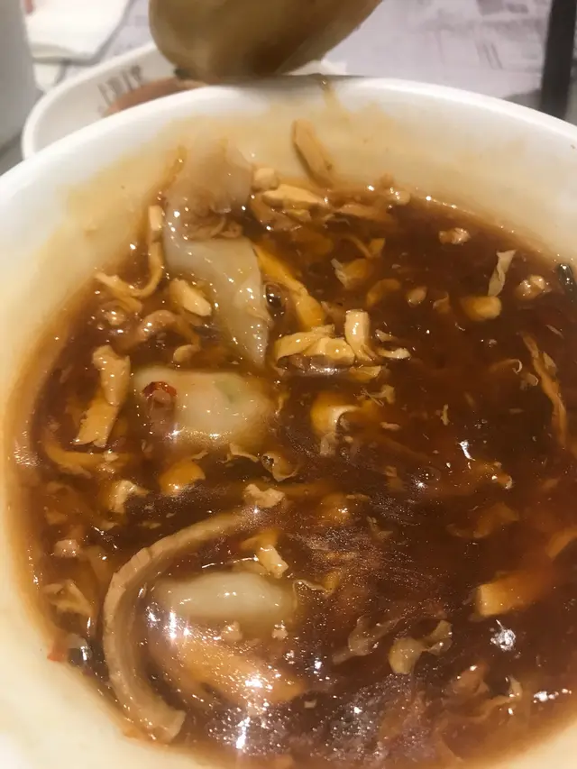 味道偏酸 小辣 餛飩皮👍🏻餡一般😯