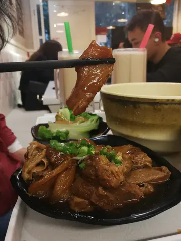 红烧牛筋腩