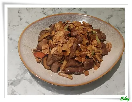 雜菌蒜片炒牛柳粒