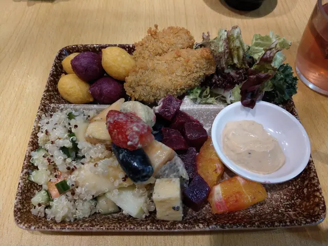 三款自選沙律、小食(炸牛油果、番薯丸、紫薯丸)