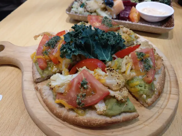 牛油果醬雜菜薄餅