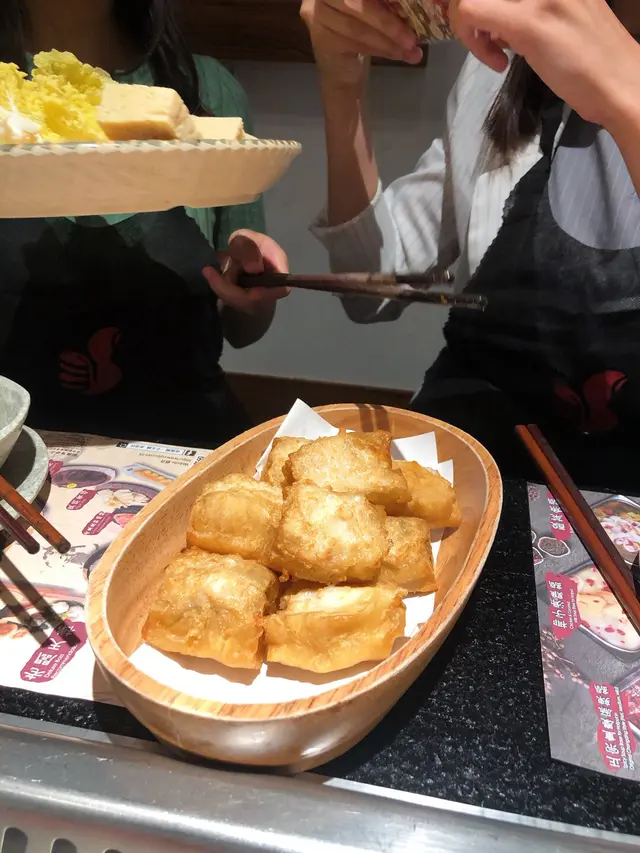 我放棄左響鈴，叫左呢個，完全沒有令我失望，外脆內軟，一次過食到油炸鬼同墨魚滑👍🏼