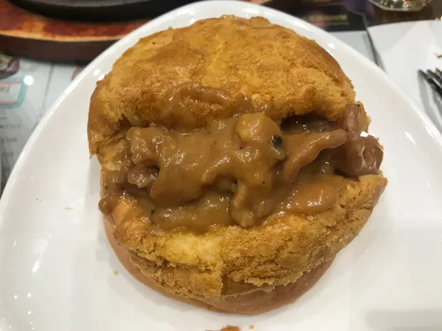 沙嗲牛肉菠蘿包