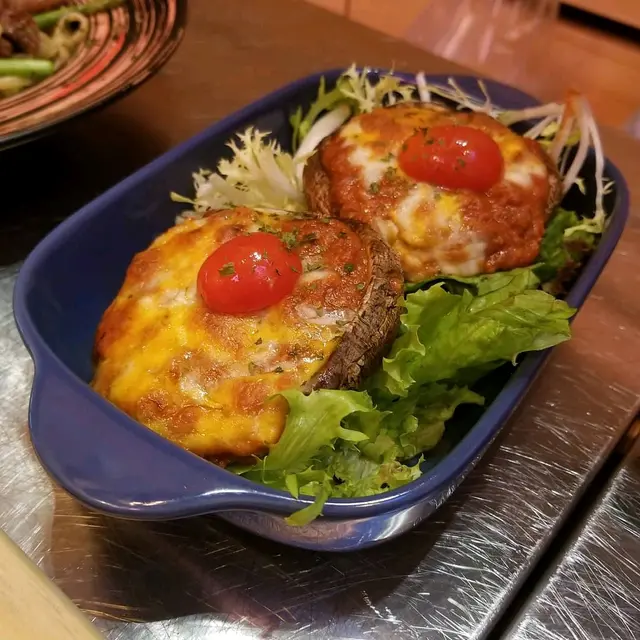 芝士蕃茄牛肉碎焗有機大蘑菇