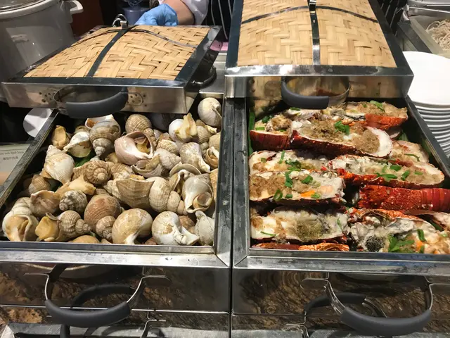 蒜蓉龍蝦、清蒸海螺