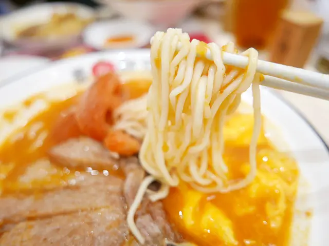  秘製豬扒番茄濃湯麵加炒滑蛋