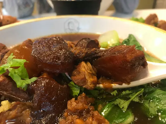 麻辣牛筋腩刀削麵 