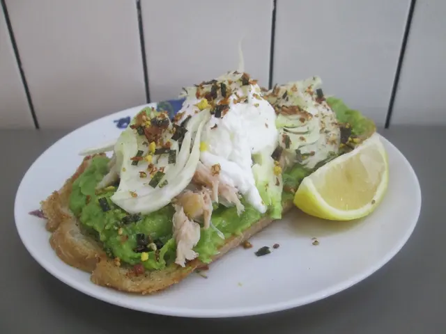 灑上日式拌飯提味，又幾夾