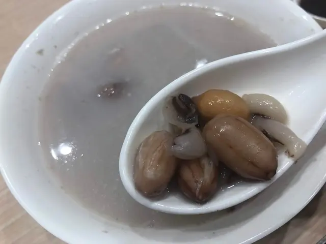 眉豆花生雞腳湯