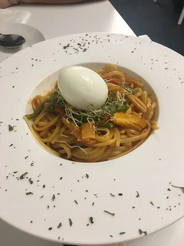 日式拿破崙扁意粉配溏心蛋