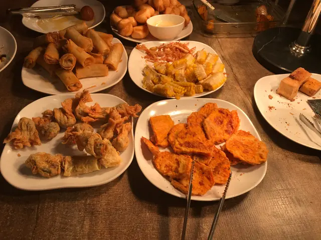 春卷、蕃薯、雲吞、腐皮卷、粟米、饅頭