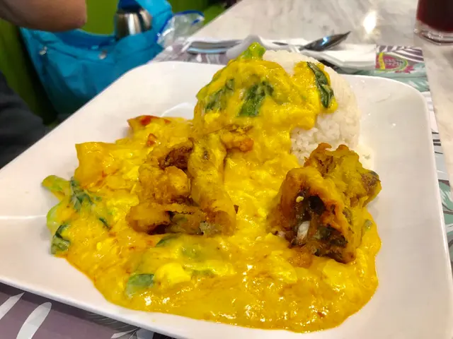 蛋花黃咖哩軟殼蟹飯