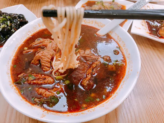 麻辣牛腩大腸麵