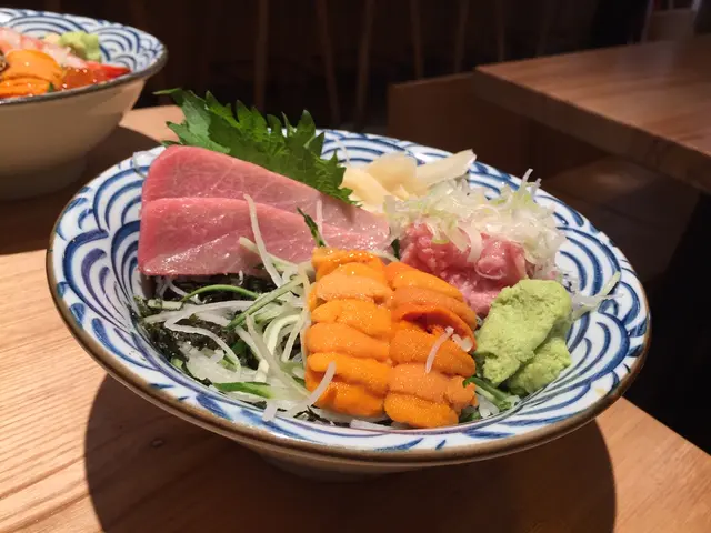 自選刺身丼(壽司飯$48+海膽$49+大拖羅$49+蔥吞拿魚$16)