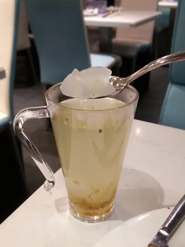 海底椰桂花雪梨茶 ($38)
