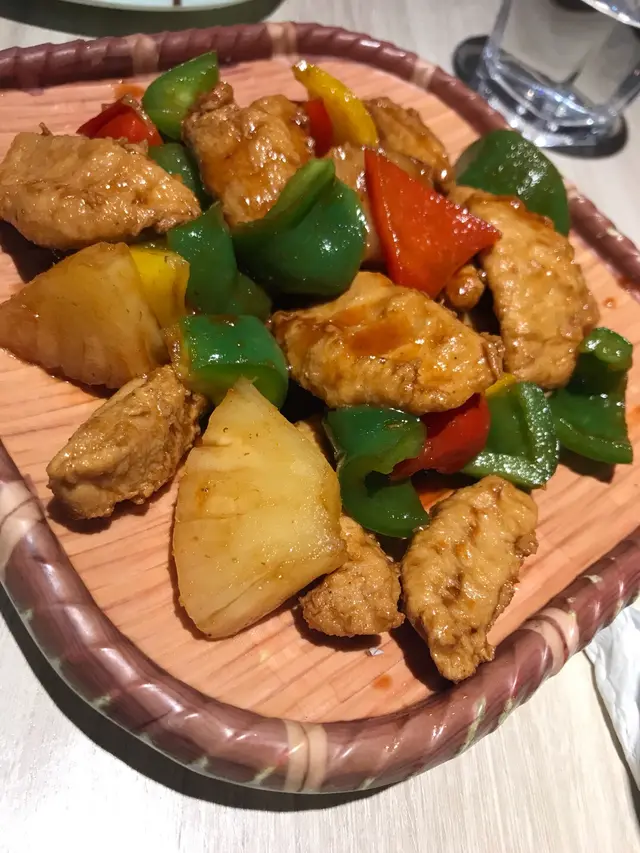 寫蜜桃，但始終都係菠蘿😄😄  但對我倆來講都無咩所謂，菠蘿仲好😁  好味呀！舊肉都好好味，呢款素肉質地我倆最鐘意😋😋