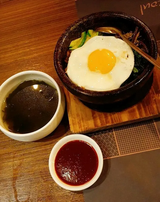 傳統五色石鍋飯