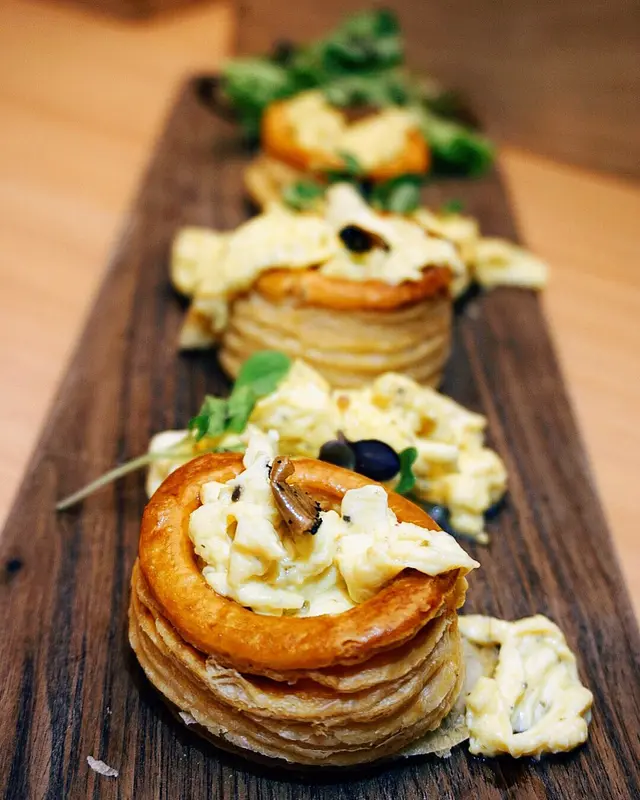 黑松露片炒農場雞蛋酥盒