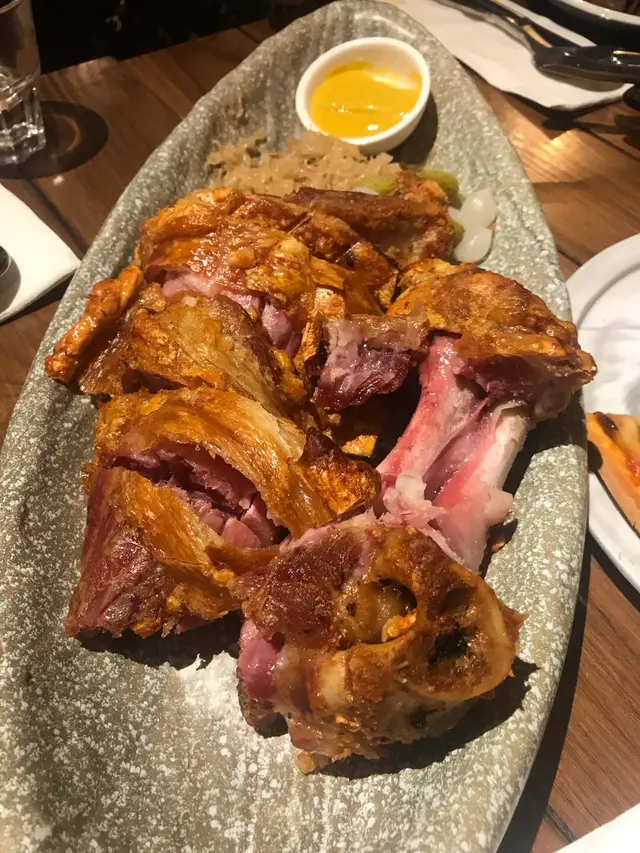 非常脆，會有少少硬，但系真系要甘脆既話，硬硬地都系可以理解既，好香，入面既肉完全唔會鞋口，仲系嫩既