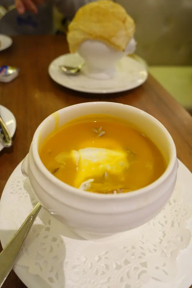 葵花籽南瓜湯 配蟹肉