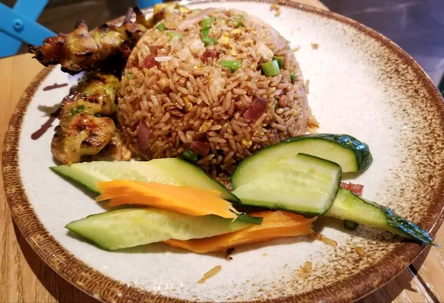 串燒雞柳泰炒飯