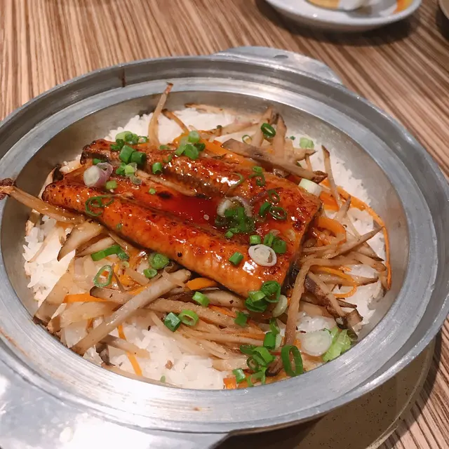 鰻魚牛蒡煲仔飯