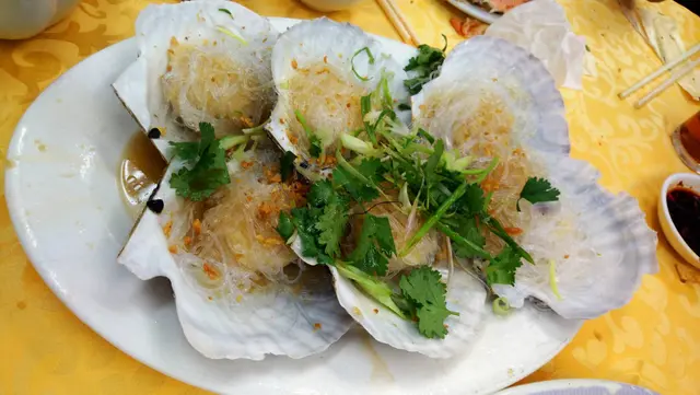 蒜茸粉絲蒸扇貝