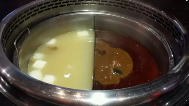 姬松茸冬瓜湯底+血池麻辣湯底