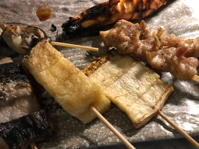 日本🇯🇵炸豆腐外皮微脆，
裏面保持原汁原味，豆香十足！
燒雞皮和鹽燒雞軟骨燒得好香口，
油脂完全被迫出來，
食落乾爽有嚼勁，不錯吃！
鹽燒雞脾菇厚切多汁。