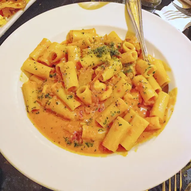 意式肉腸及蝦粗管長通粉