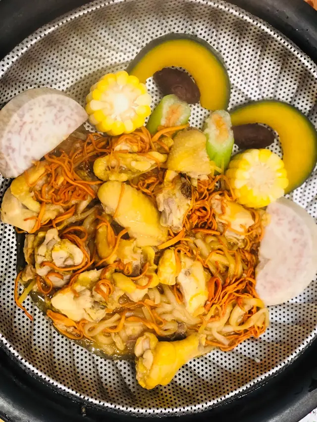 蟲草花蒸雞鳥冬& 四蔬