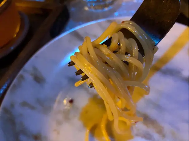 香煎大蝦配辣椒蒜香意粉