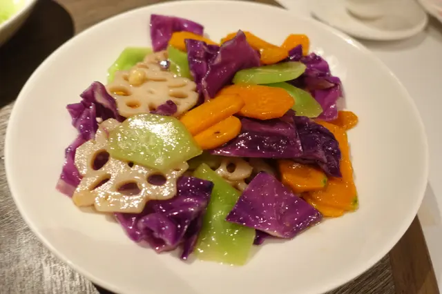 加入紫椰菜,令賣相生色不少