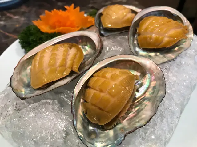花雕酒原隻鮑魚(二隻起)