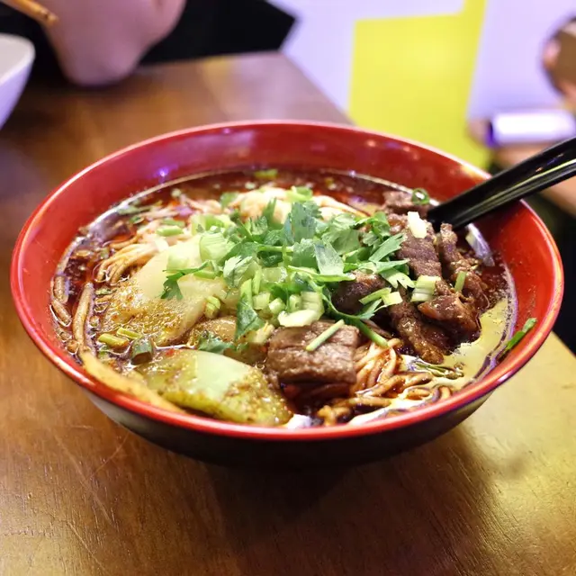 招牌牛肉麵+萵筍