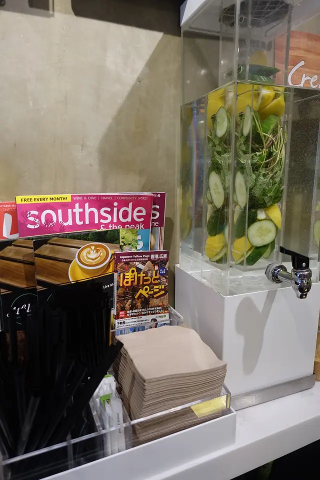 店內備有加入檸檬、青瓜及薄荷葉的清水，好讓食客先清一清味蕾！