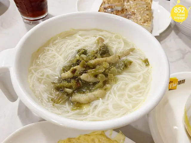 雪菜肉絲米配火腿奄列油多