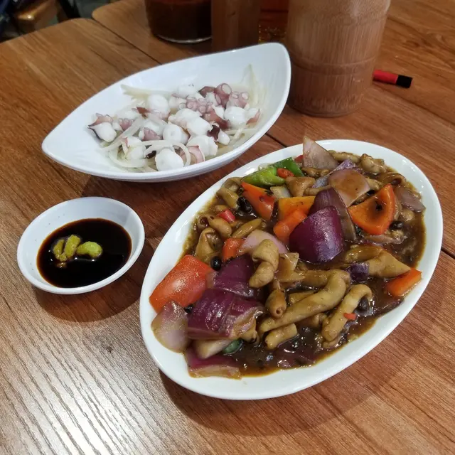 白灼爽脆八爪魚($38)，豉椒鵝腸($58)