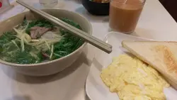 薑蔥鮮豬膶米、炒蛋多士、茶走