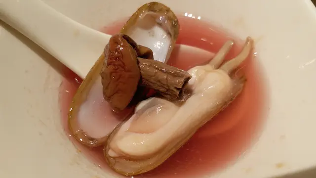 紅菇鮮蟶湯