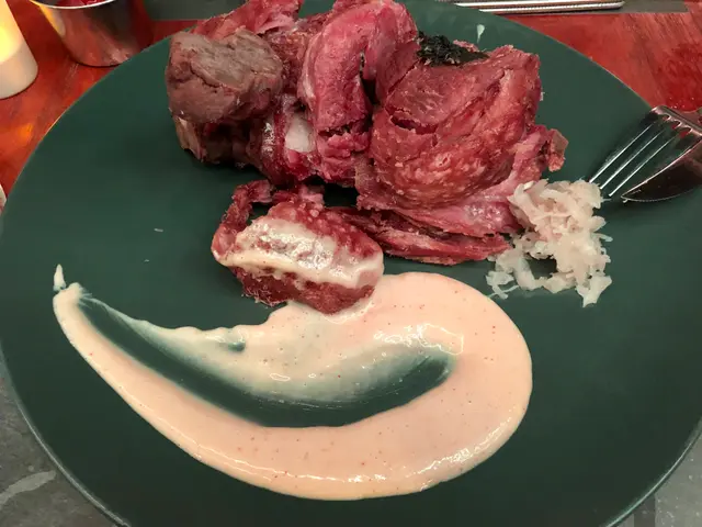 脆炸德國鹹豬手配蜜糖芥末醬