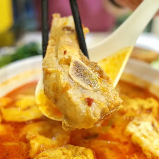 咖哩叻沙蝦肉肉骨河粉