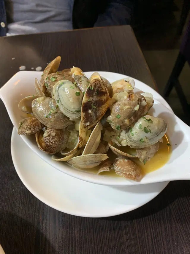 蒜香牛酒白酒煮蜆