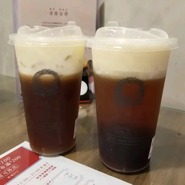 焦脆奶蓋東方美人，黃金奶蓋觀音王配蜂蜜洛神花凍