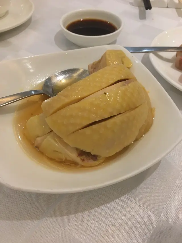 雞肉嫩滑，唯酒味不夠濃郁